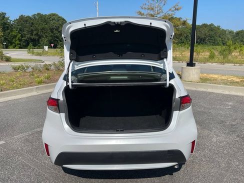 Used 2022 Toyota Corolla LE FWD image 38
