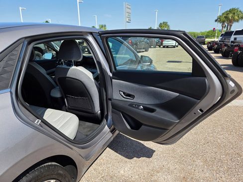 Used 2024 Hyundai Elantra Limited FWD image 15