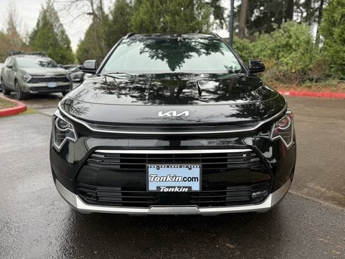 Used 2023 Kia Niro EX Touring image 2