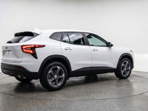 Used 2025 Chevrolet Blazer LT image 9