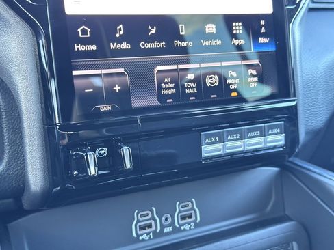 Used 2025 RAM 3500 Laramie image 33