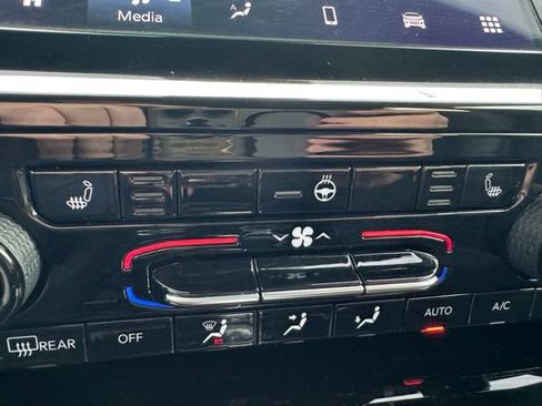 Used 2025 Jeep Grand Cherokee L Altitude image 10