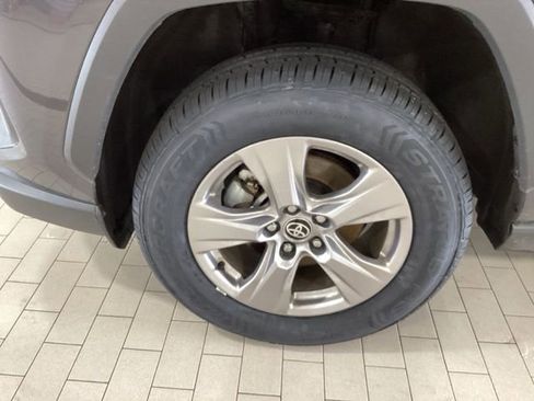Used 2025 Toyota RAV4 XLE AWD/4WD image 19