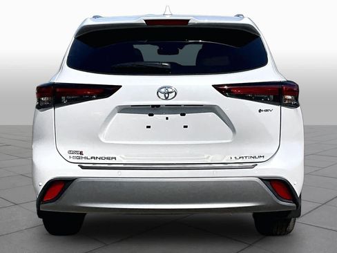 Used 2026 Toyota Highlander Platinum AWD/4WD image 5