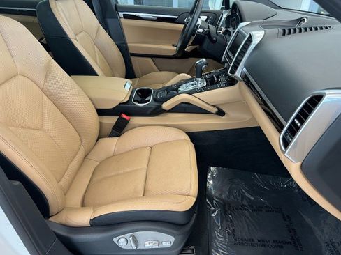 Used 2016 Porsche Cayenne AWD/4WD image 14