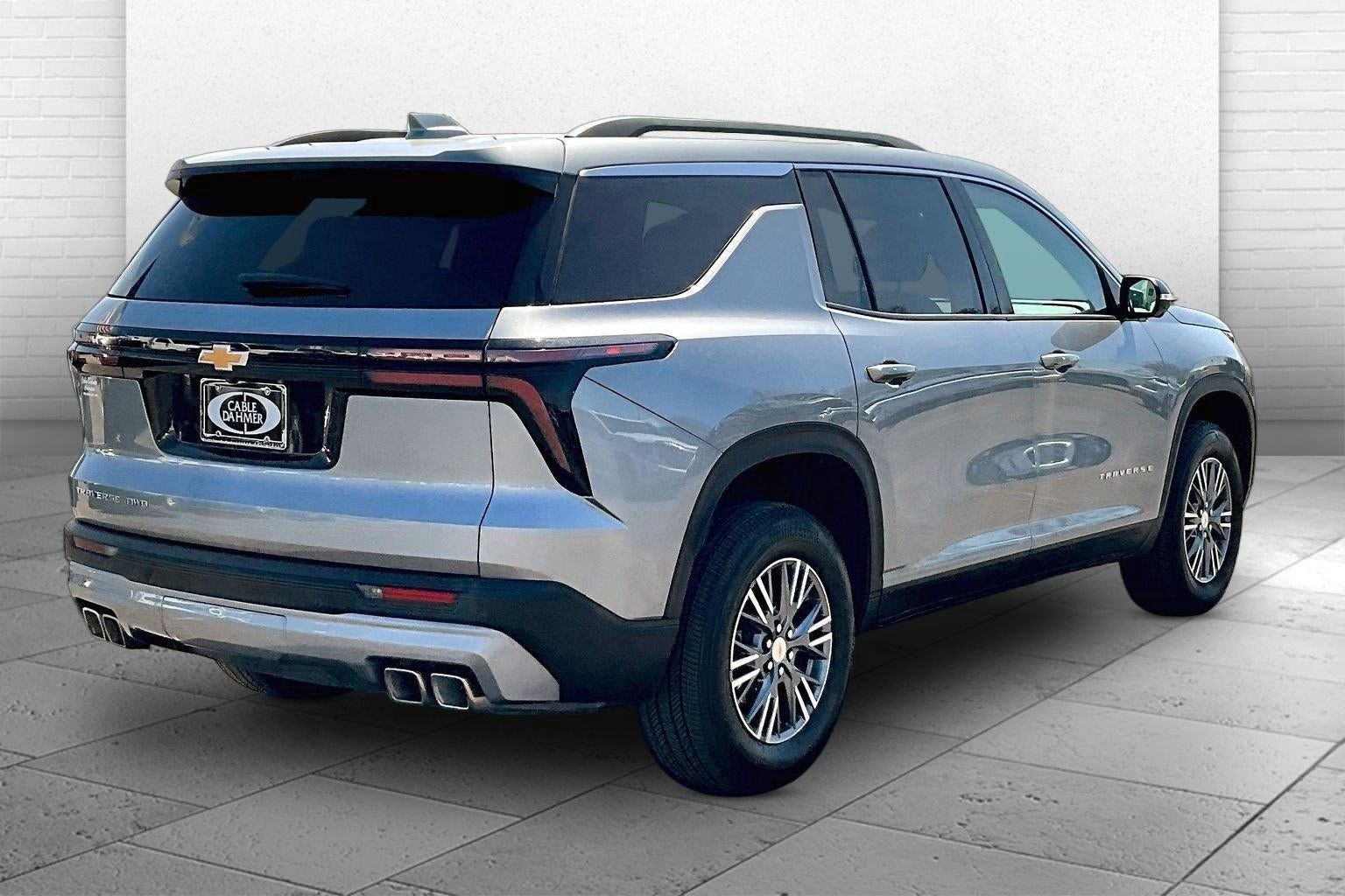 Used 2026 Chevrolet Traverse LT w/ Driver Confidence Package AWD/4WD image 14
