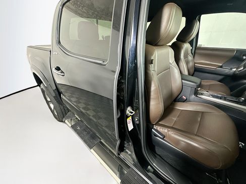 Used 2019 Toyota Tacoma Limited RWD image 28