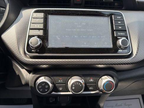 Used 2018 Nissan Kicks S FWD image 23