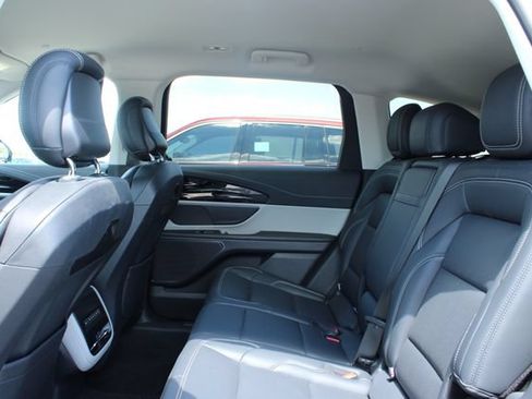 Used 2024 Lincoln Nautilus Premier AWD/4WD image 27