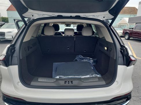 New 2025 Lincoln Nautilus Premier image 17