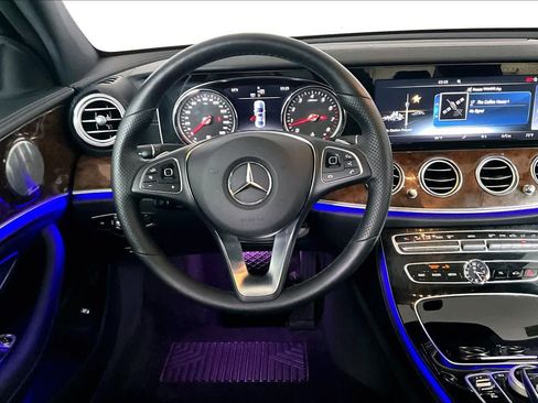 Used 2017 Mercedes-Benz E 300 4MATIC image 5