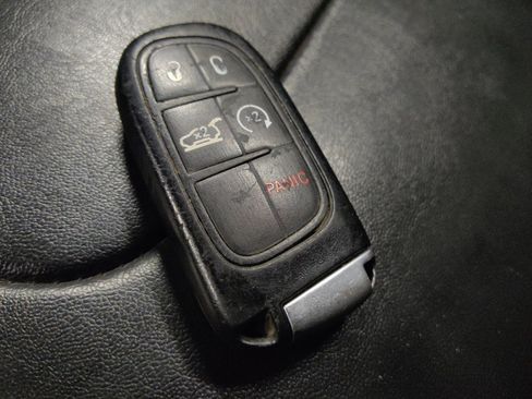 Used 2019 Jeep Cherokee Latitude Plus FWD image 32