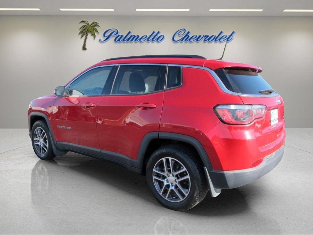 Used 2018 Jeep Compass Latitude w/ Popular Equipment Group FWD image 4