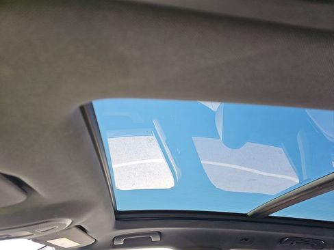 Used 2024 Porsche Cayenne w/ Premium Package AWD/4WD image 14