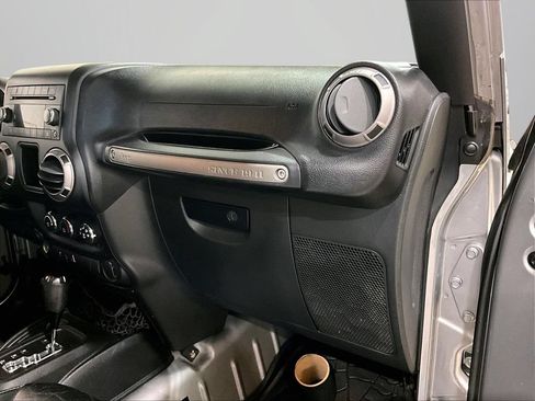 Used 2015 Jeep Wrangler Unlimited Sport AWD/4WD image 16