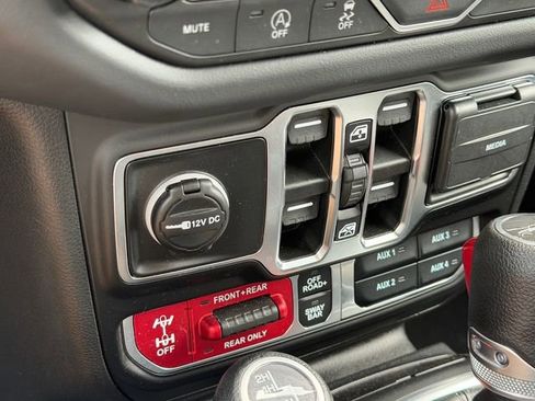 Used 2026 Jeep Gladiator Rubicon AWD/4WD image 17