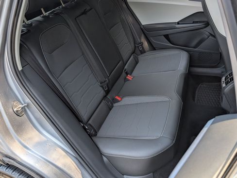 Used 2025 Volkswagen Taos SE w/ Panoramic Sunroof Package FWD image 20