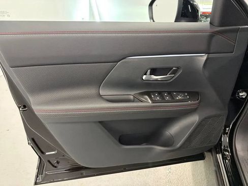 Used 2026 Nissan Kicks SR FWD image 11