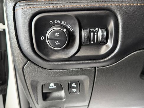 Used 2023 RAM 1500 Limited AWD/4WD image 17