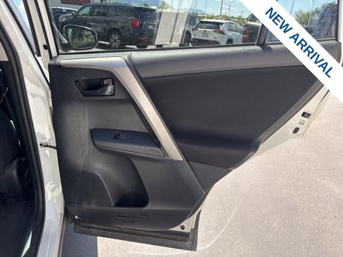 Used 2016 Toyota RAV4 LE AWD/4WD image 12