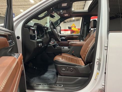 Used 2024 GMC Sierra 3500 Denali Ultimate AWD/4WD image 10