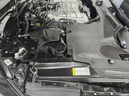 Used 2019 Jaguar F-TYPE SVR image 22