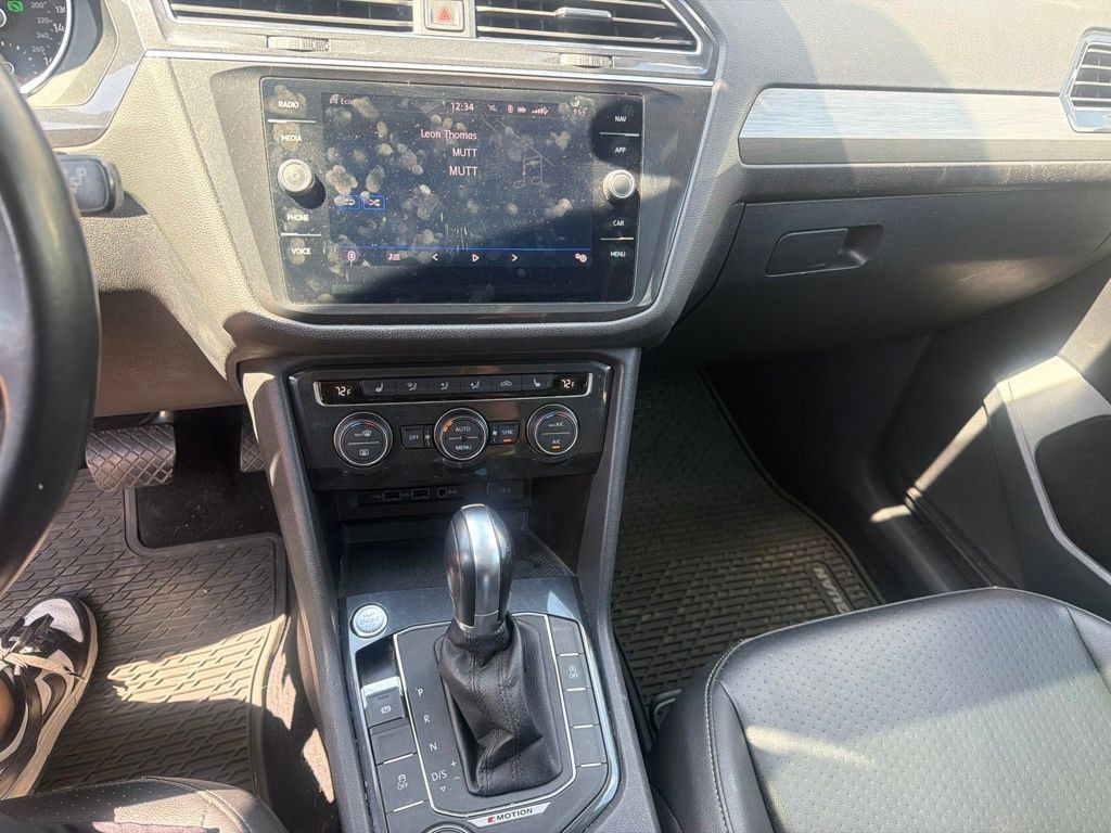 Used 2018 Volkswagen Tiguan SEL AWD/4WD image 3