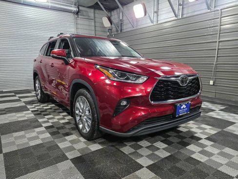 Used 2020 Toyota Highlander Limited image 4
