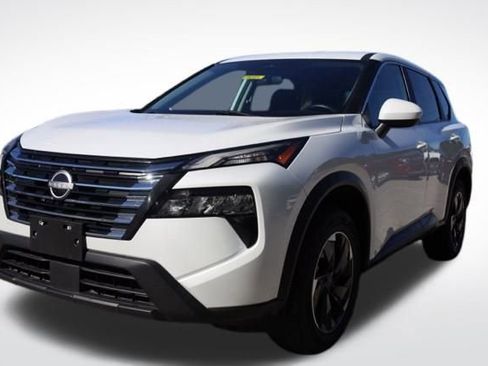 Used 2024 Nissan Rogue SV image 4