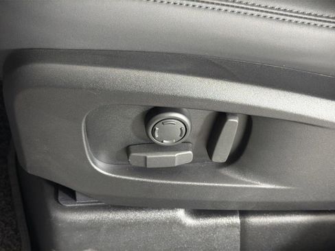 New 2026 Land Rover Defender 110 X-Dynamic SE image 23