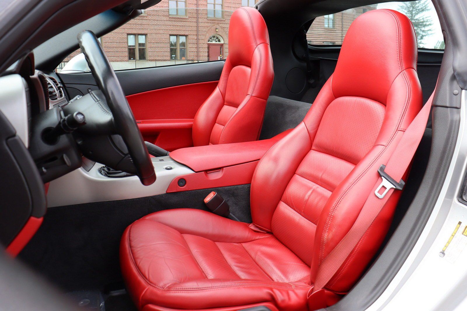 Used 2005 Chevrolet Corvette Coupe w/ Performance Handling Package RWD image 13