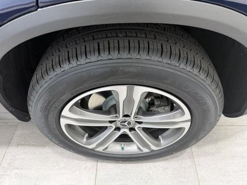 Used 2019 Mercedes-Benz GLC 300 4MATIC image 5
