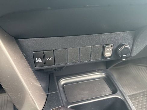 Used 2018 Toyota RAV4 XLE image 34