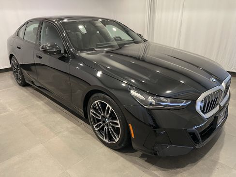 Used 2026 BMW 540i xDrive w/ M Sport Package AWD/4WD image 3