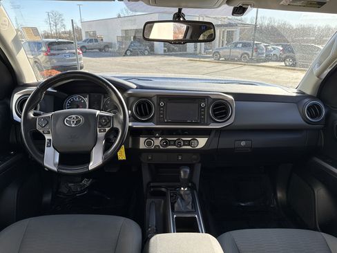 Used 2017 Toyota Tacoma SR5 w/ Tow Package image 28