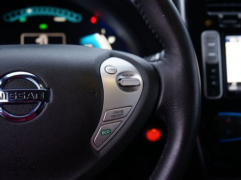 Used 2017 Nissan Leaf SL w/ Premium Package image 29