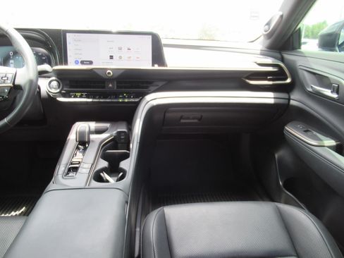 Used 2023 Toyota Crown AWD/4WD image 14