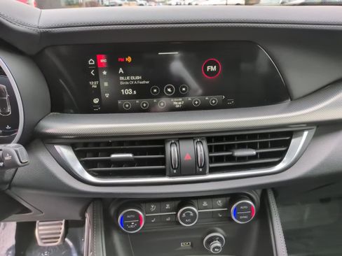 Used 2024 Alfa Romeo Stelvio Veloce image 27