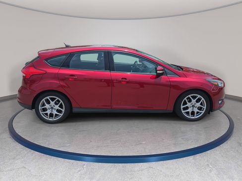 Used 2015 Ford Focus SE w/ Equipment Group 201A FWD image 4