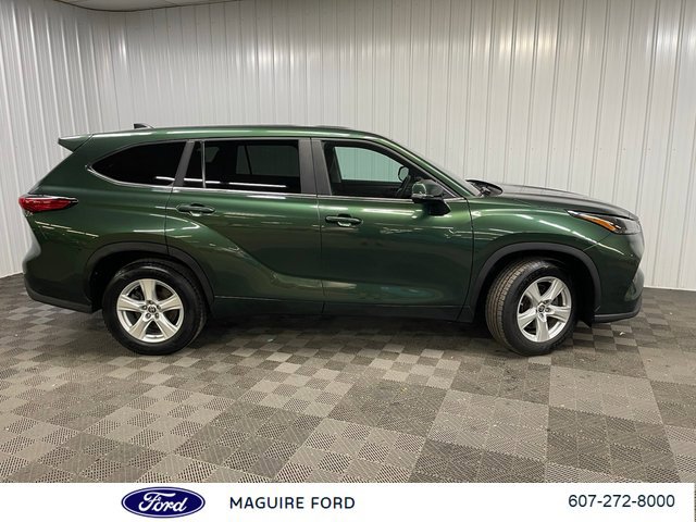 Used 2023 Toyota Highlander L FWD image 2