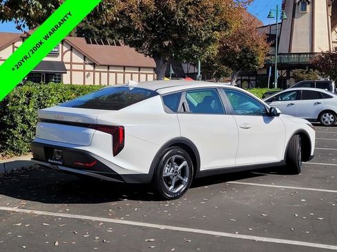 New 2025 Kia K4 LXS image 4