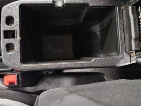 Used 2018 Jeep Renegade Altitude FWD image 24