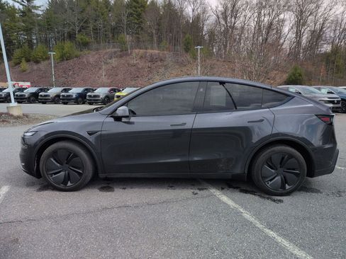 Used 2026 Tesla Model Y Long Range image 8