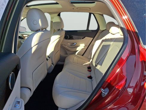 Used 2019 Mercedes-Benz GLC 300 4MATIC image 10