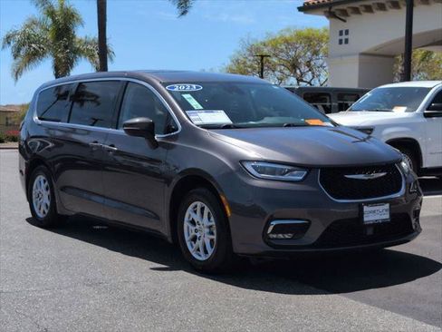 Certified 2023 Chrysler Pacifica Touring-L FWD image 3