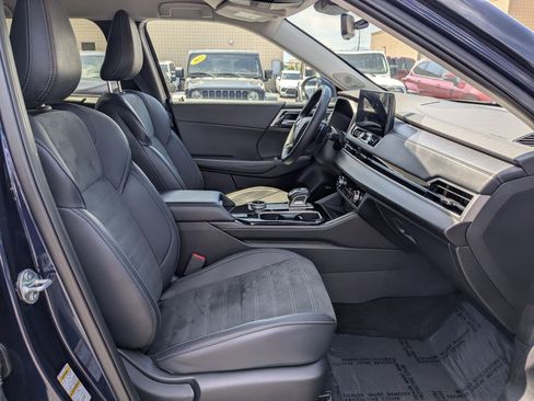 Used 2025 Mitsubishi Outlander SE AWD/4WD image 36