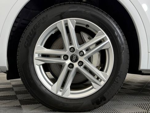 Used 2024 Audi Q5 e Premium w/ Convenience Package image 12