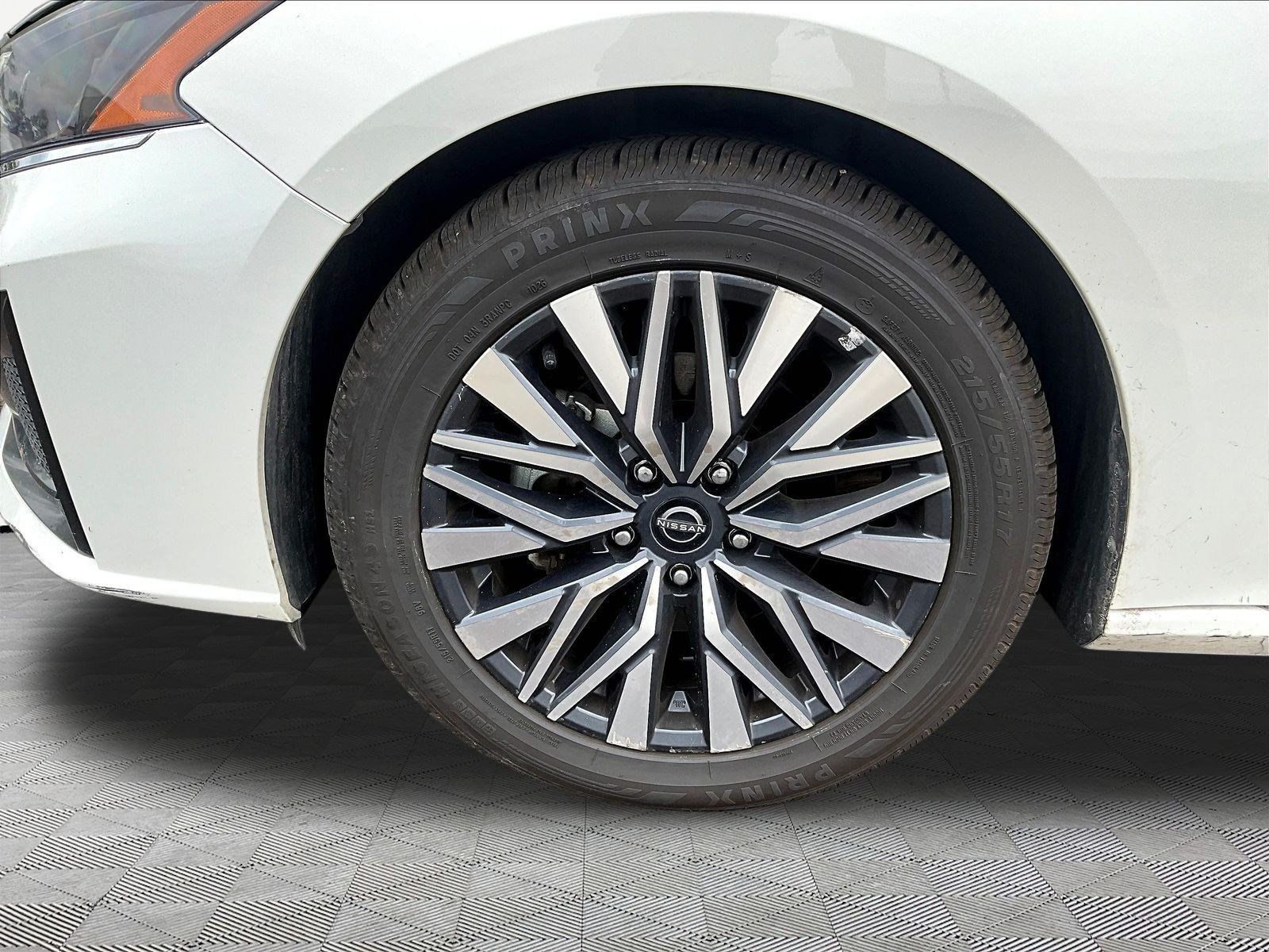 Used 2025 Nissan Altima 2.5 SV FWD image 33