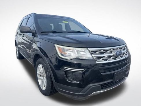 Used 2018 Ford Explorer XLT image 6