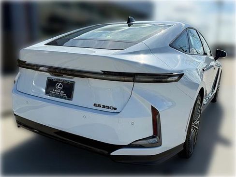 New 2026 Lexus ES 350e FWD image 9